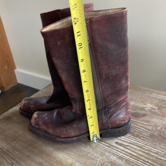 Frye, brown distressed leather boot, size 8 - Picture 4 of 5
